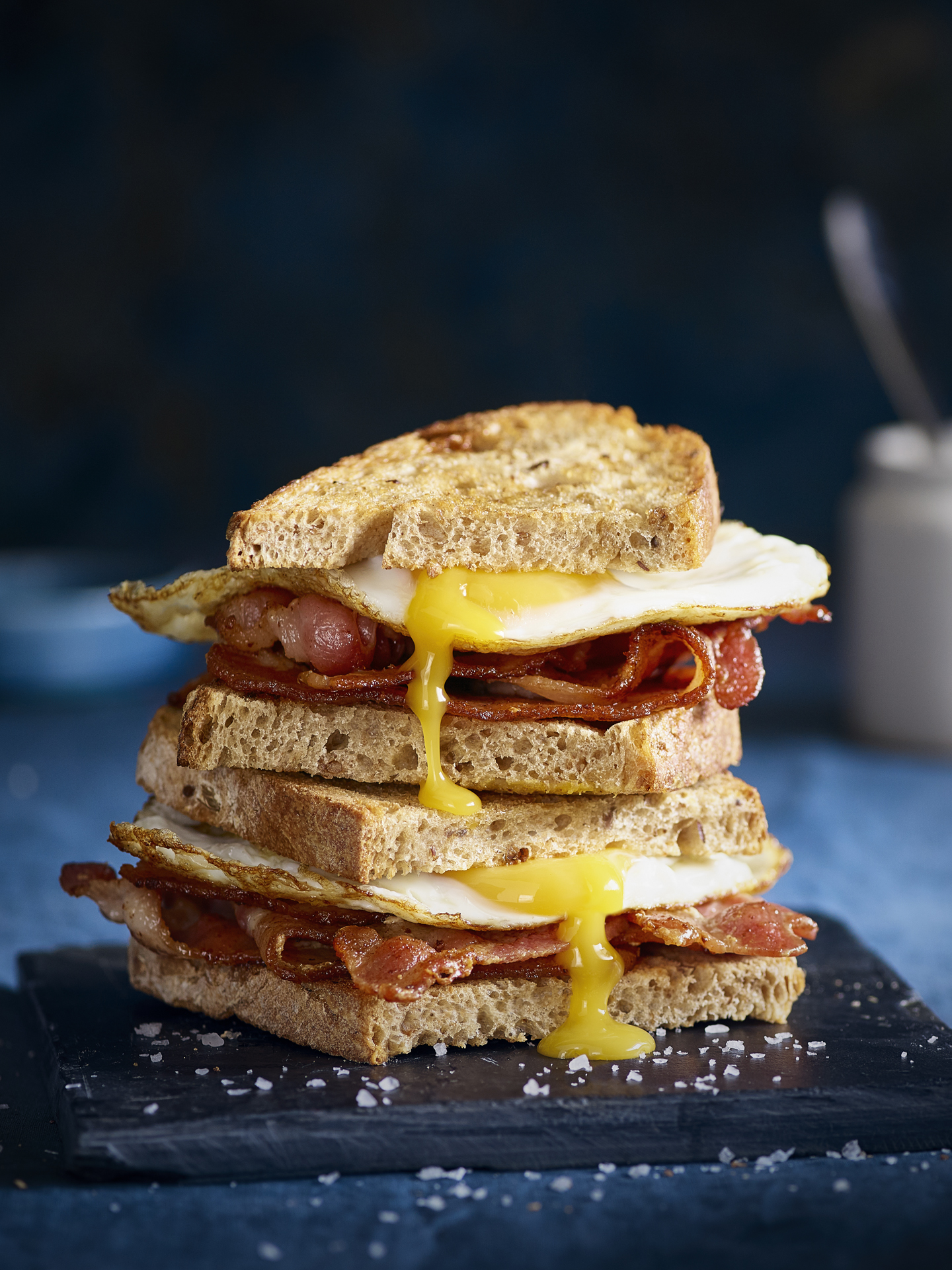 EGG AND BACON SANDWICH